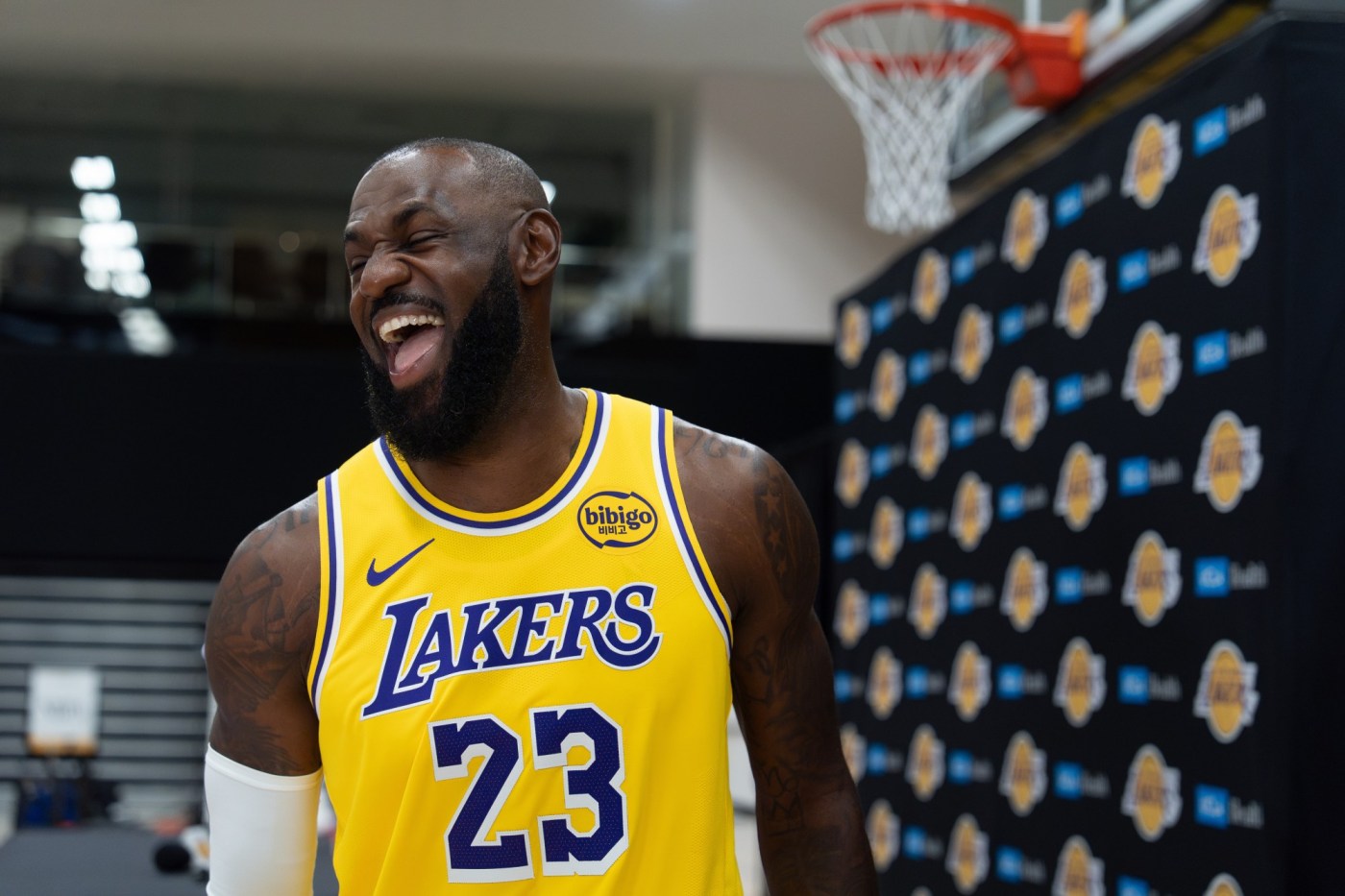 Lakers’ LeBron James returns to practice, unsure if he’ll play vs. Utah