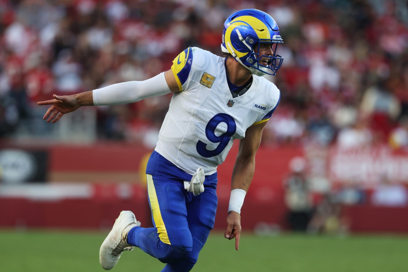 Rams’ balanced offense carves up 49ers in win