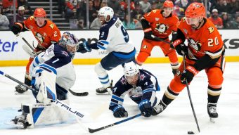 Surging Ducks ground Jets for 7th straight win