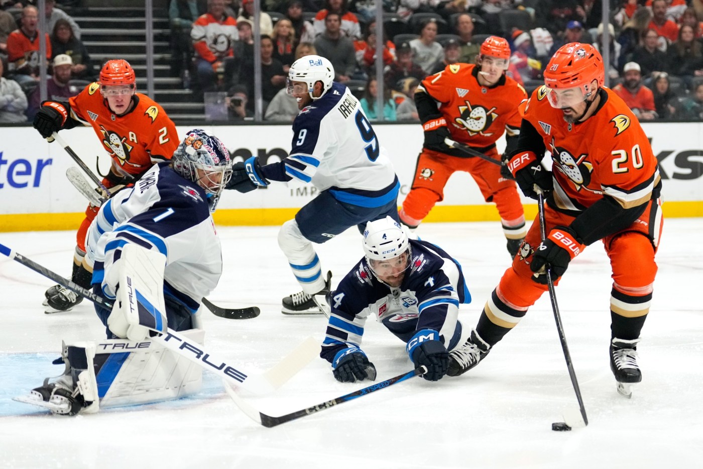 Surging Ducks ground Jets for 7th straight win