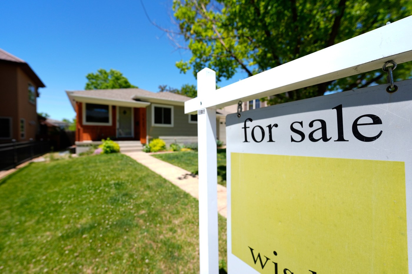Average US long-term mortgage rate falls to 6.23%, ending a three-week climb