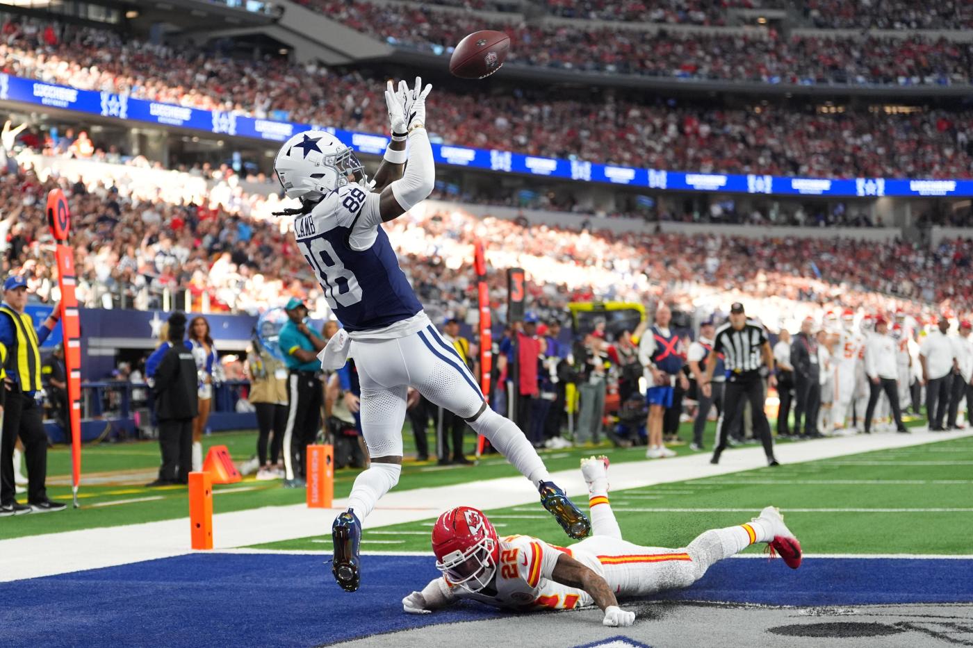 Cowboys’ playoff hopes brighten in Thanksgiving win over Chiefs