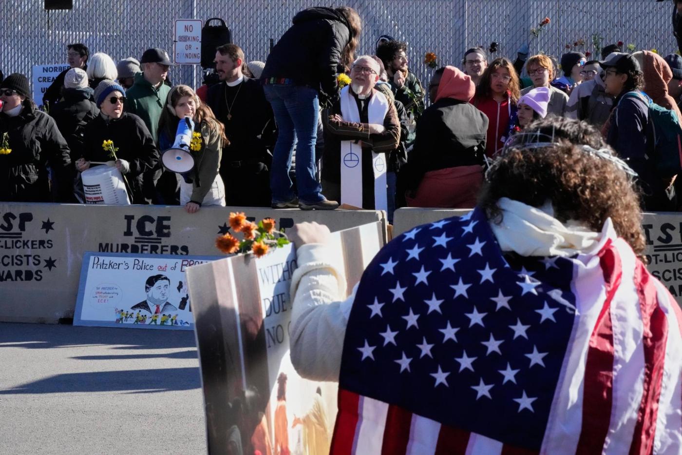 Judge signals hundreds of people detained in Chicago immigration crackdown could be released on bond