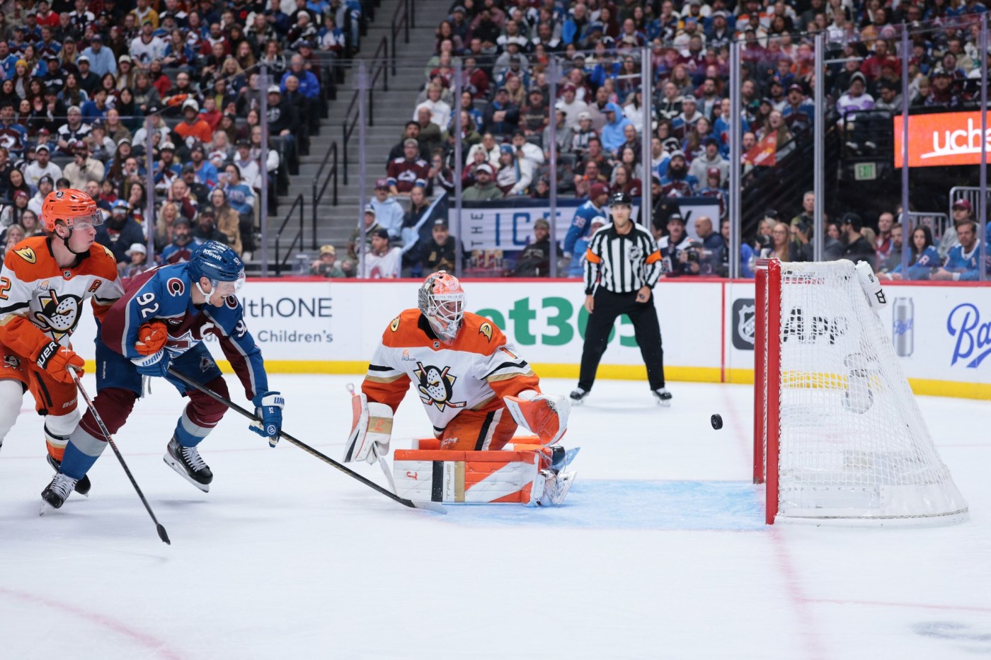 Ducks’ 7-game winning streak ends in Colorado