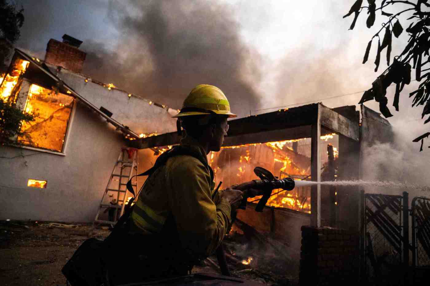 LA County Fire to probe Eaton fire evacuation orders, after report of 3-hour delay in west Altadena