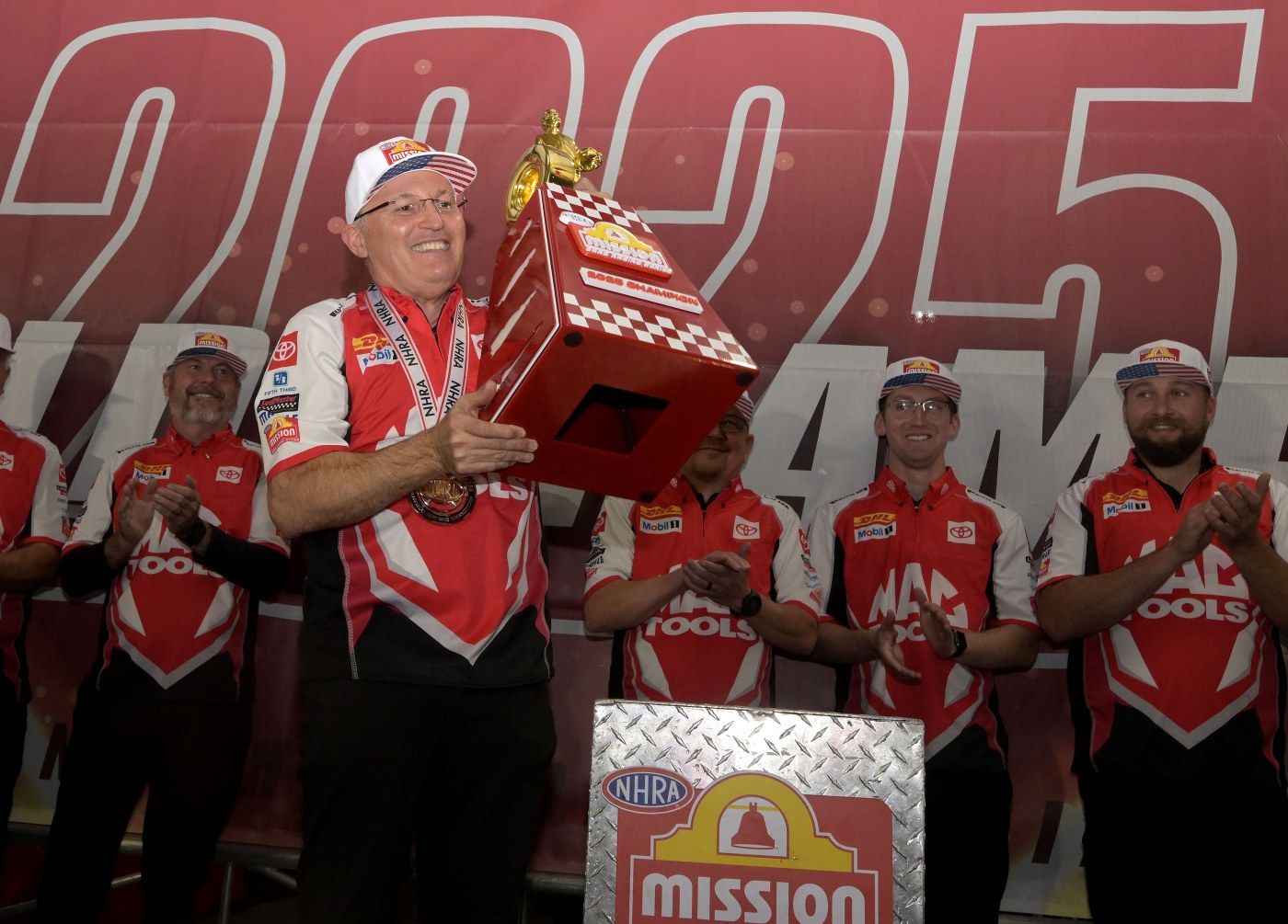 Doug Kalitta wins 2nd Top Fuel title at rained out, In-N-Out Burger NHRA Finals