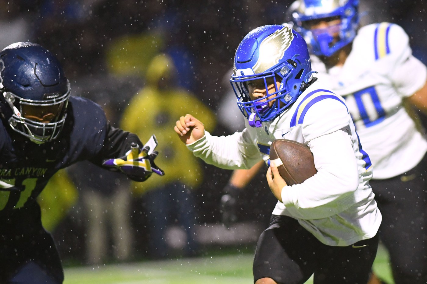 LA Daily News football wrap-up: All the stories, photos and scores from quarterfinal games