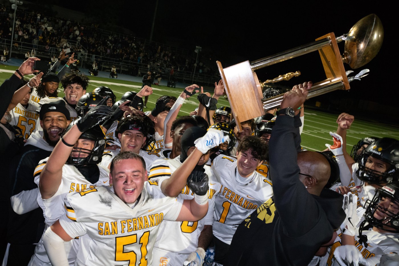 San Fernando football holds off Cleveland to win City Section Division II crown