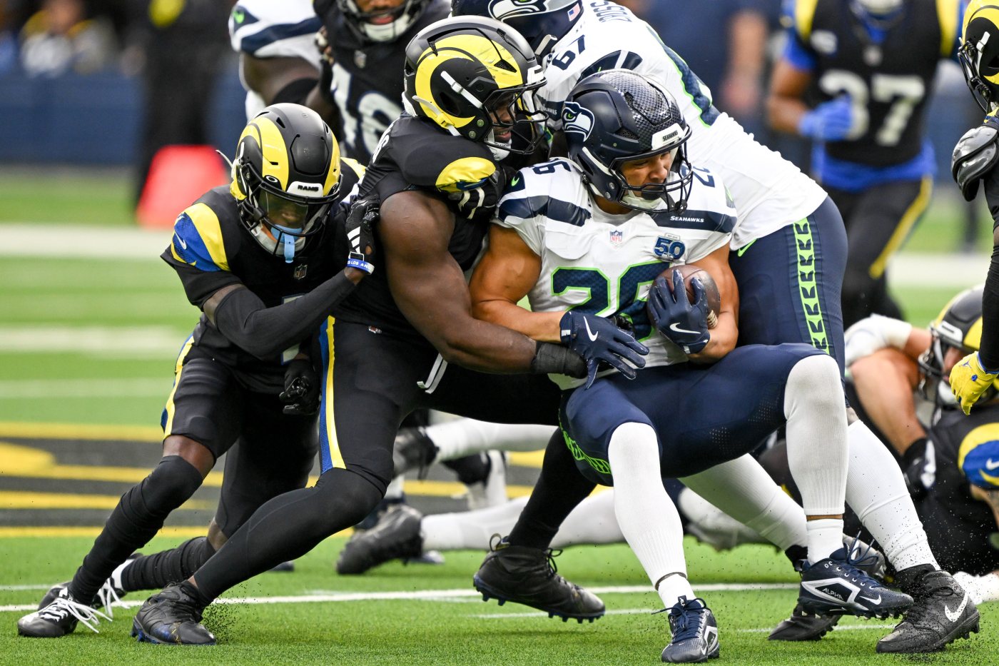 Rams’ defense holds off Seahawks, bullies way into NFC West lead