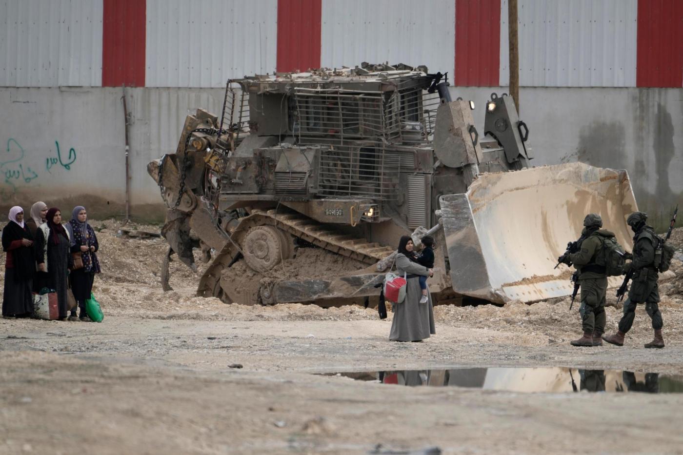 Israel may have committed war crimes in expelling West Bank refugees, human rights group alleges
