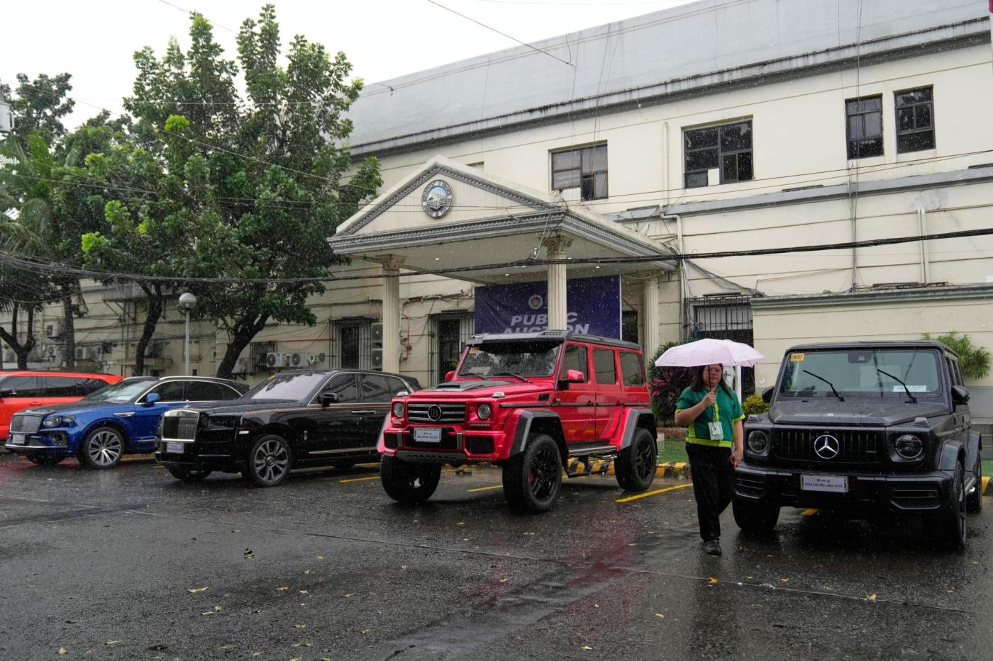 Philippine police deployed to arrest 18 suspects in a corruption scandal that has sparked outrage