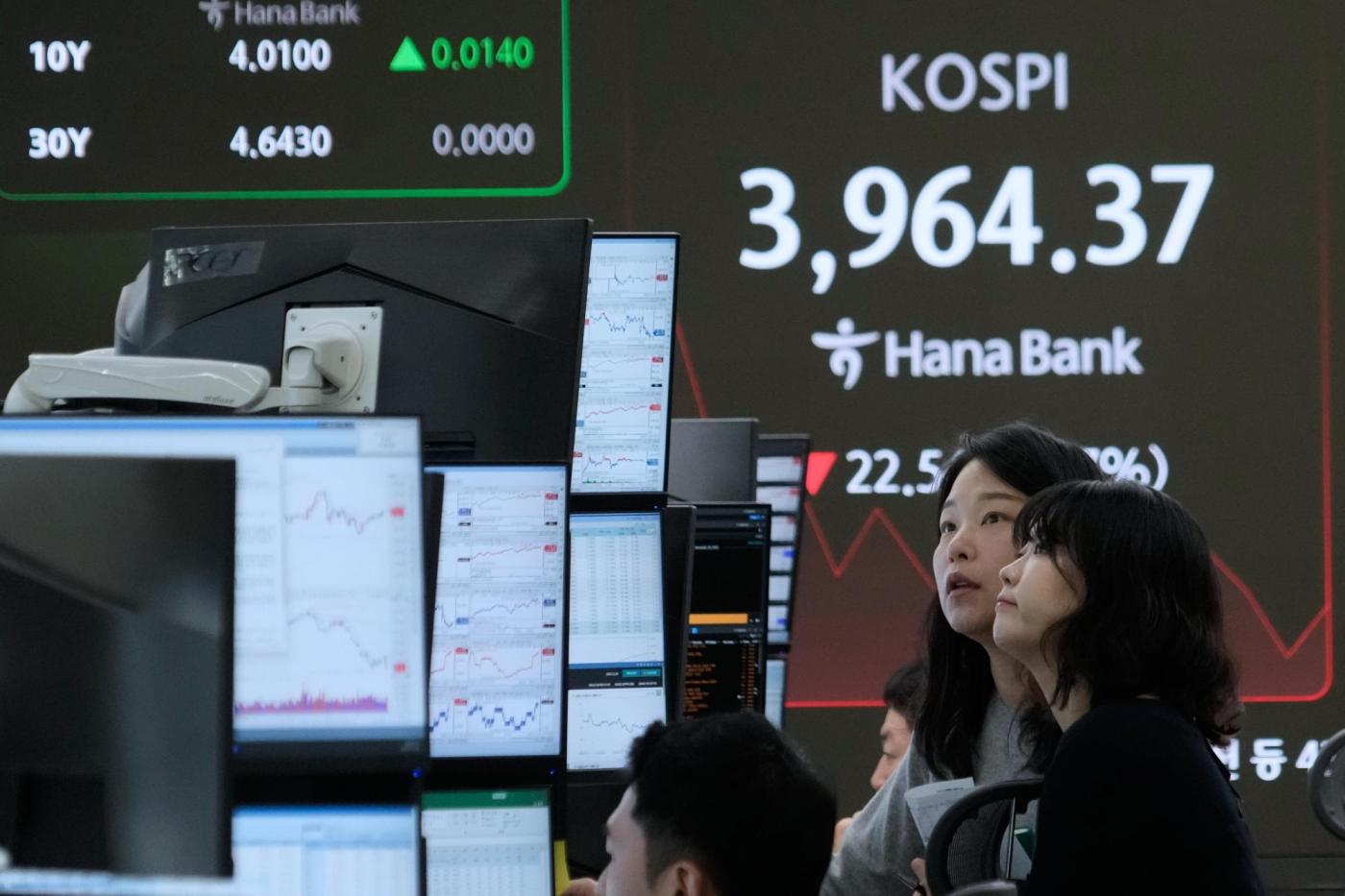 US stocks rise on last trading day of November