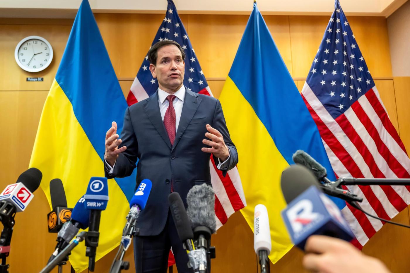 European officials welcome progress in talks on US proposals to end Russia-Ukraine war