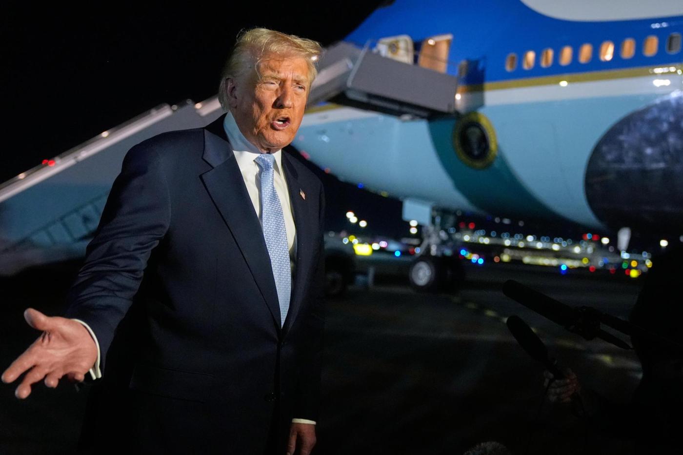 Trump’s comments about Fuentes and Carlson could prolong a Republican rift over antisemitism