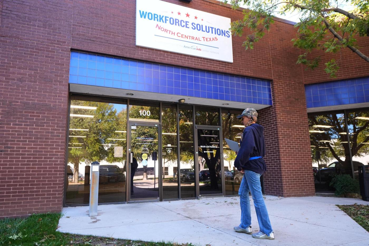 US filings for jobless benefits remained in historically healthy range during government shutdown