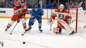 Ducks start strong, cruise past Blues