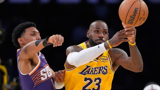 Lakers’ 7-game win streak ends amid sloppiness in blowout loss to Suns