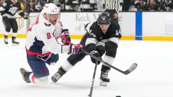 Kings fall to Capitals as legends share the ice one last time