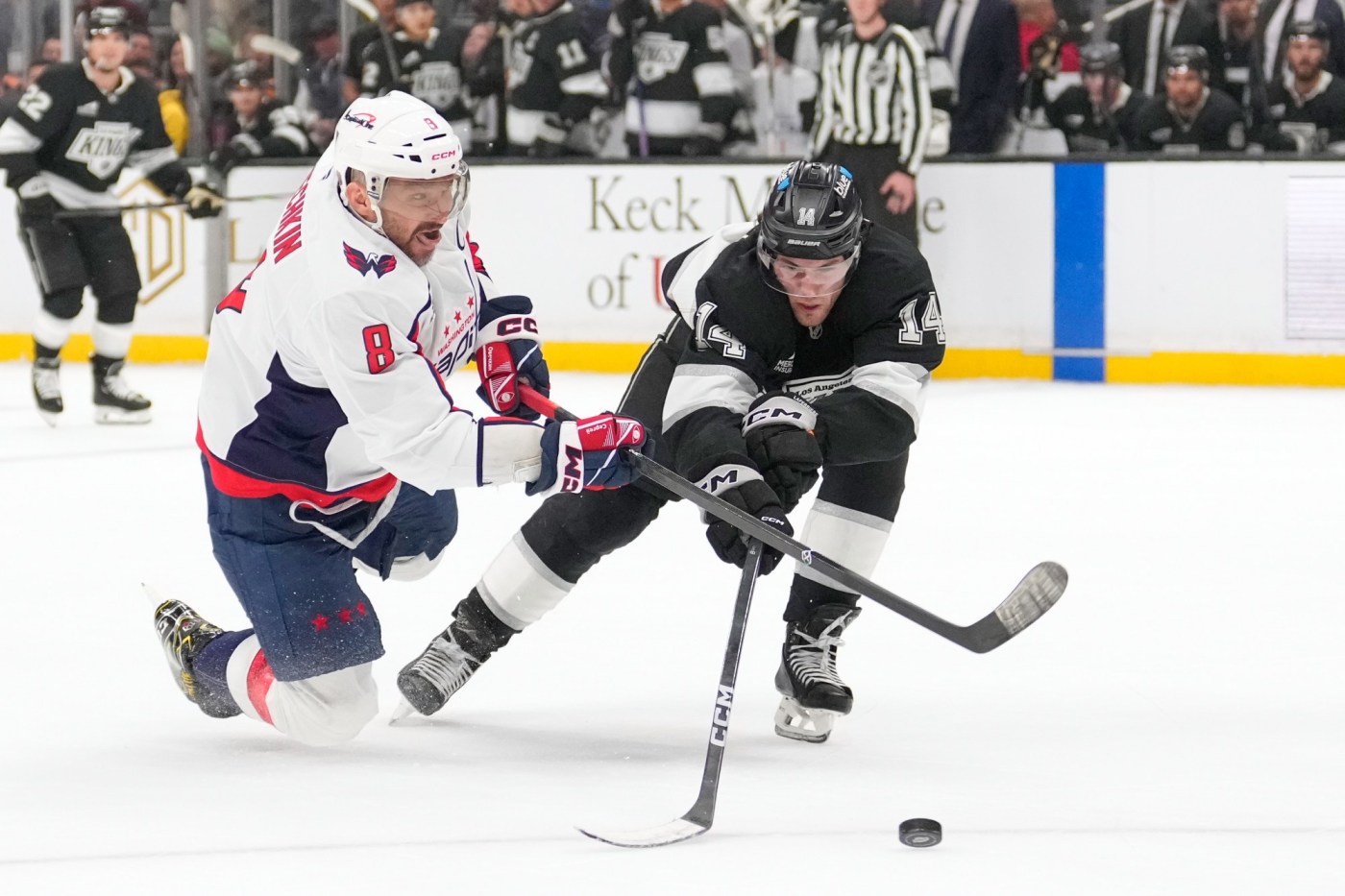 Kings fall to Capitals as legends share the ice one last time