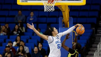 Lauren Betts plays up to billing in UCLA’s rout of Oregon