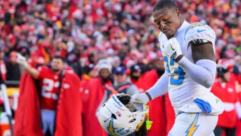 Chargers safety Tony Jefferson apologizes for making obscene gestures