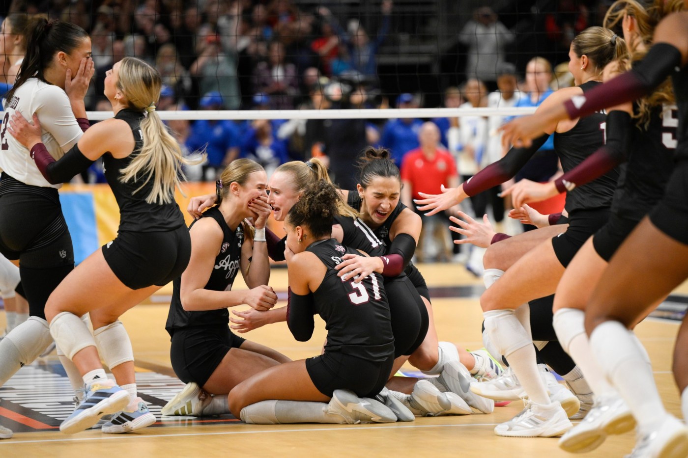 Texas A&M women’s volleyball sweeps Kentucky to win its 1st national title