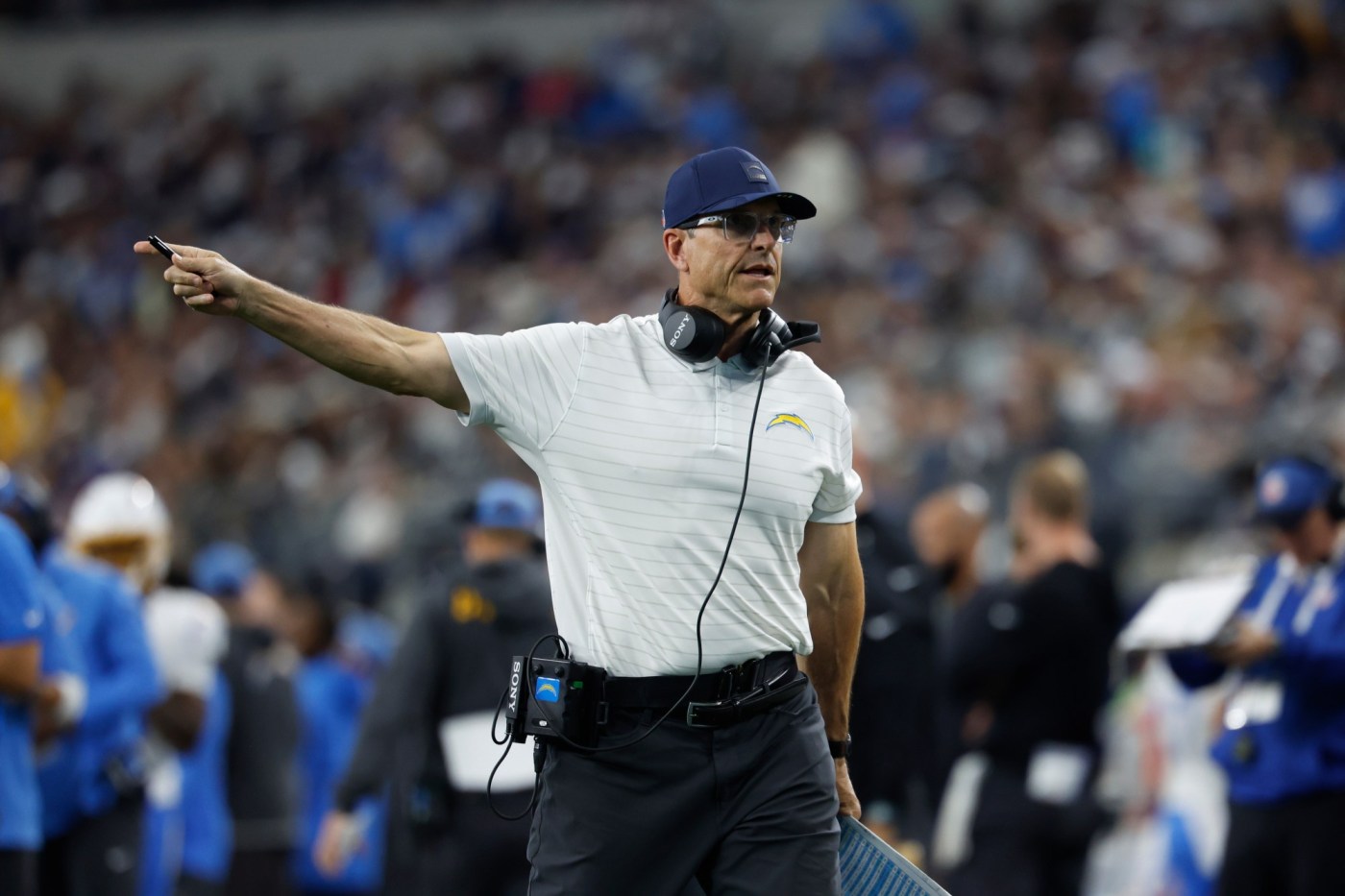 Chargers’ defense makes halftime adjustments to get necessary results