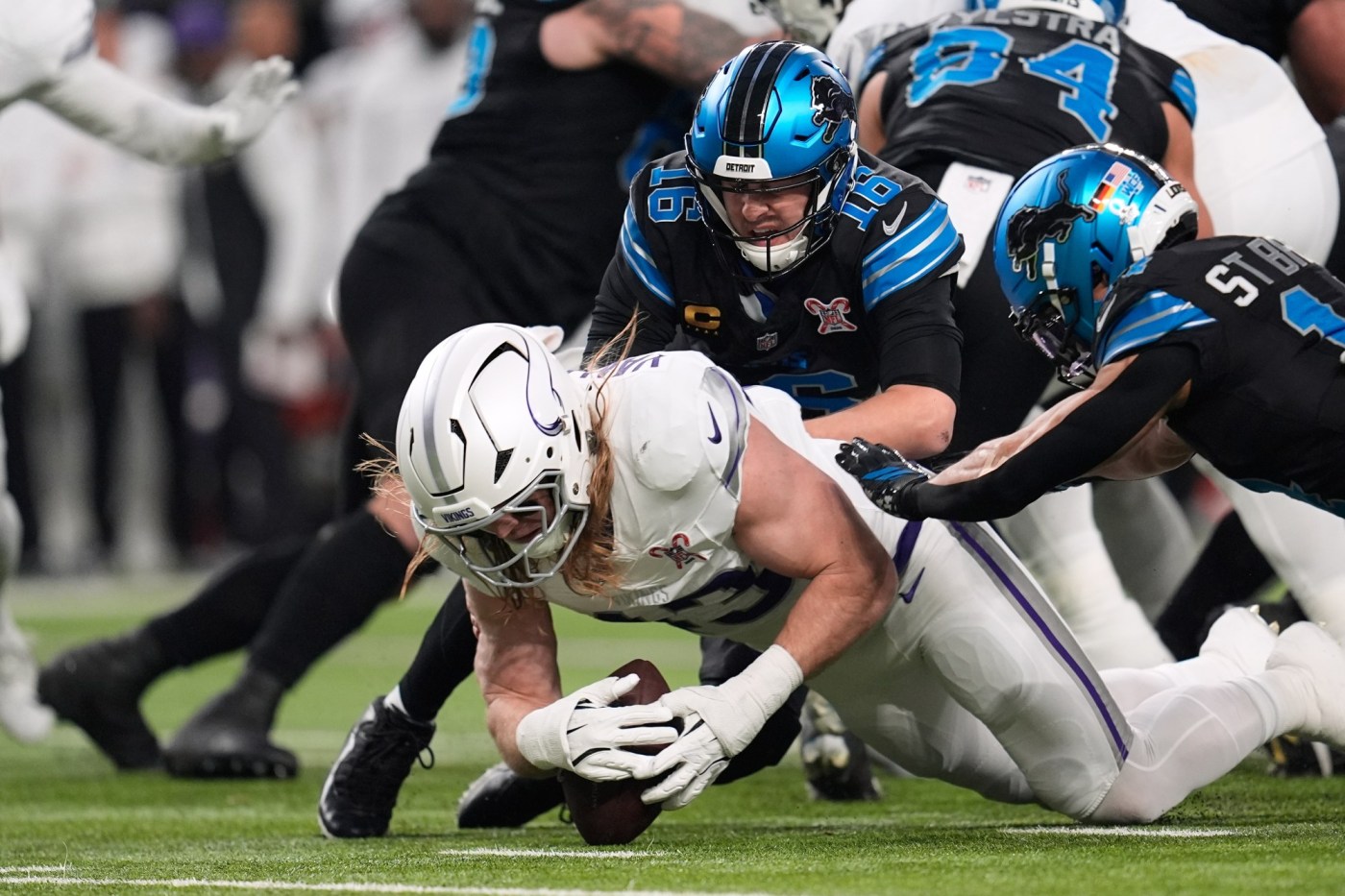 Lions will miss playoffs after turnover-laden loss to Vikings