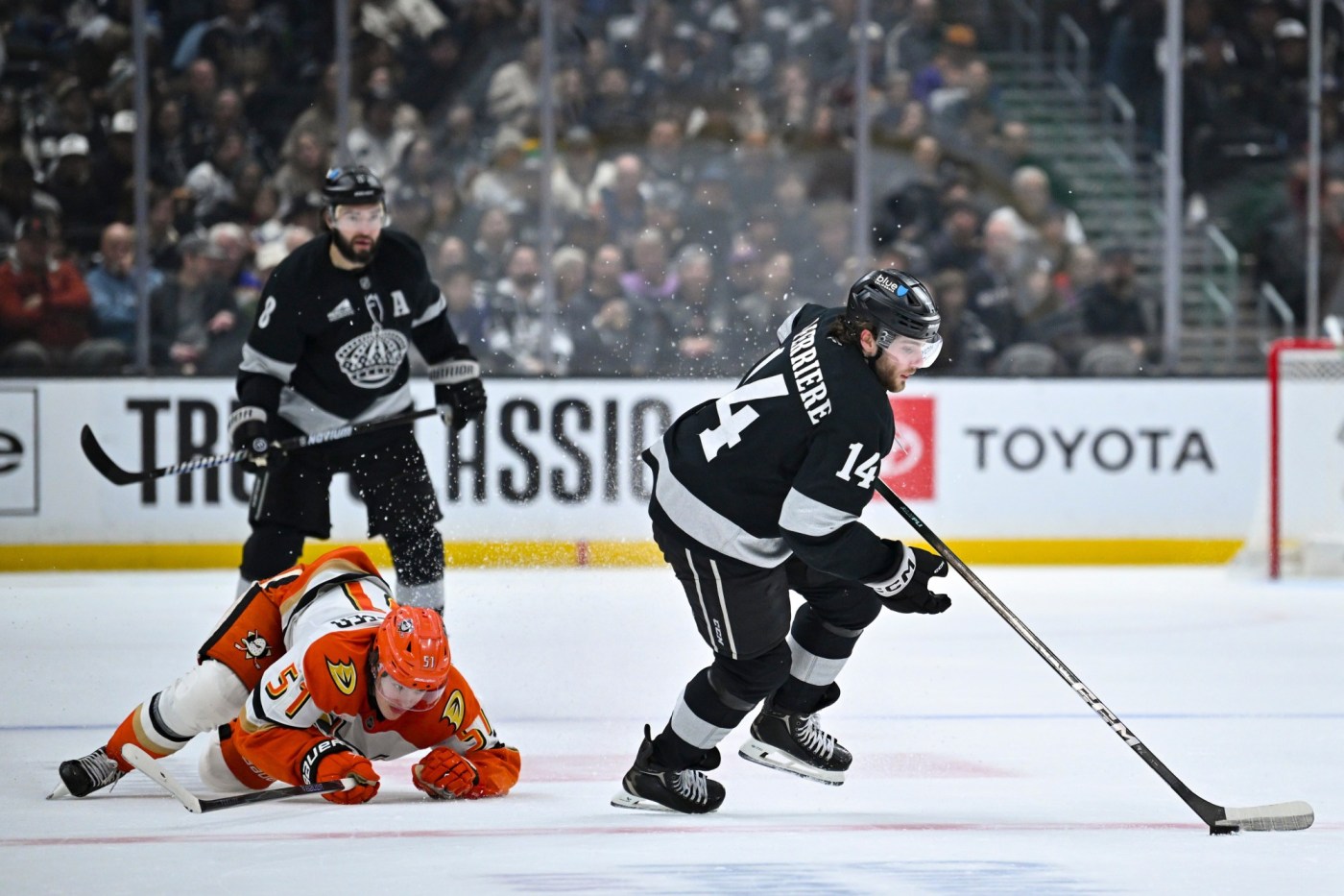 Kings jump on Ducks early in Freeway Faceoff rout