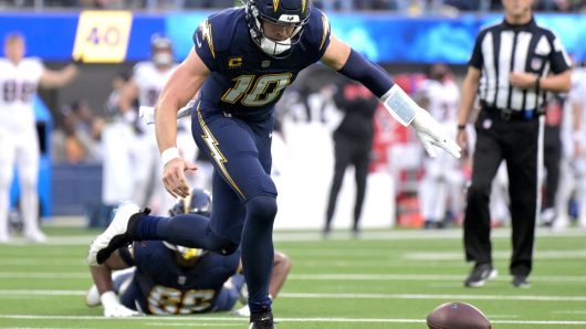 Alexander: Chargers disappoint a crowd that was pretty much all theirs