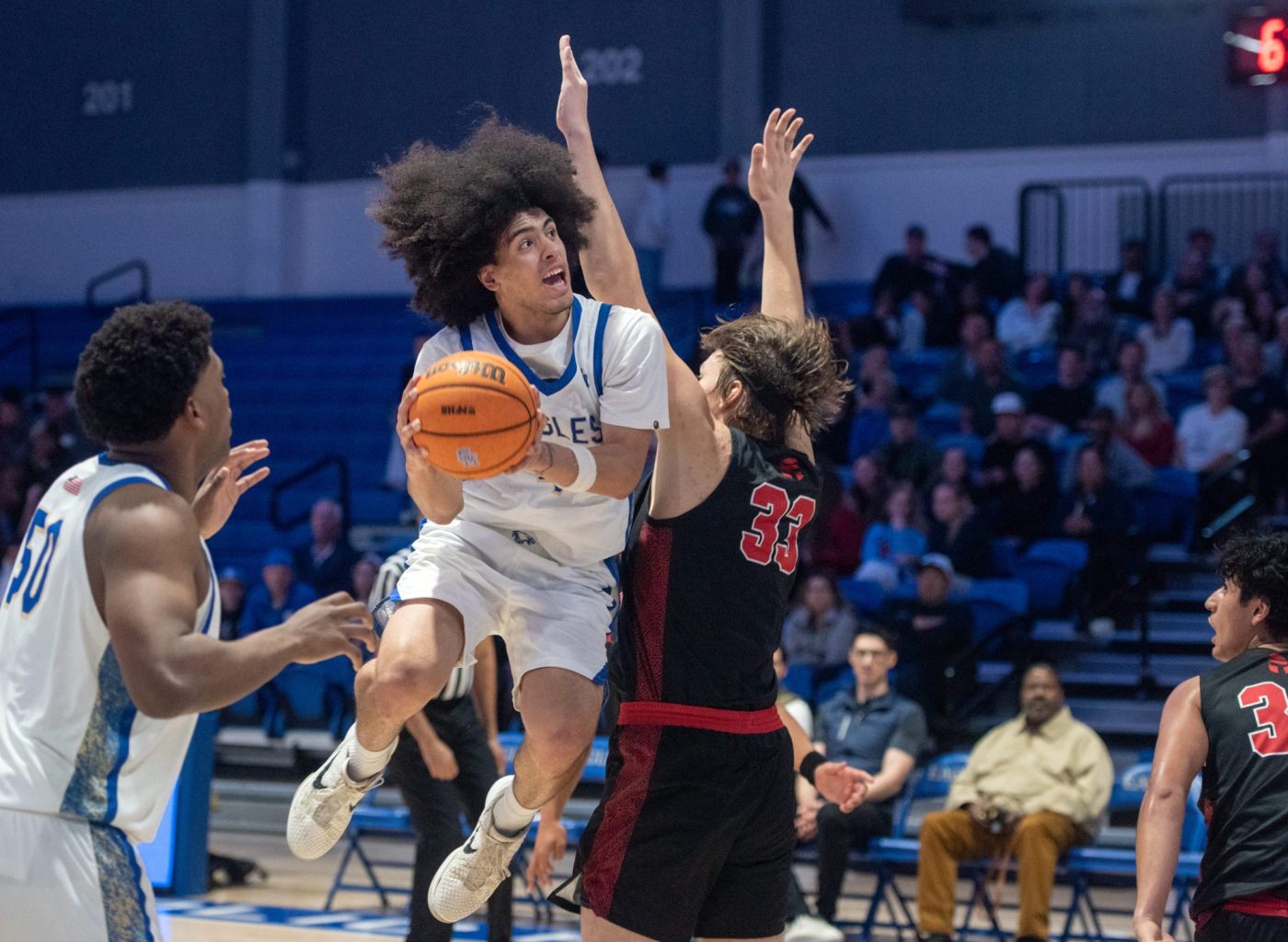 Santa Margarita boys basketball survives late scare from Village Christian