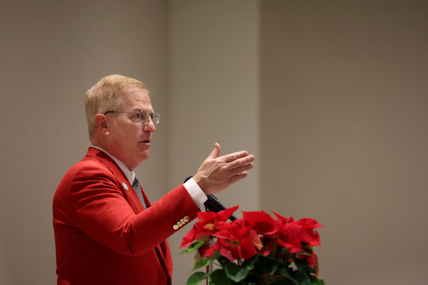 How Rose Parade’s 2026 grand marshal was chosen: Timing, wordplay and more than a little Magic