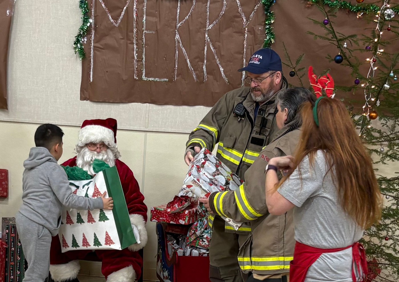 Photos | Loleta elementary students receive visit from supervisor Santa