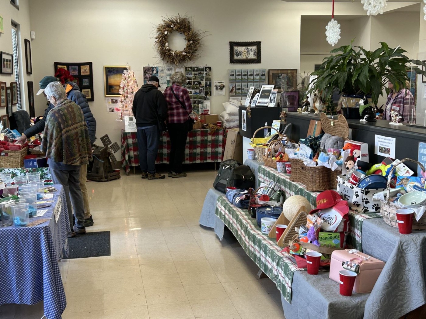 Holiday fundraiser aids animals in need