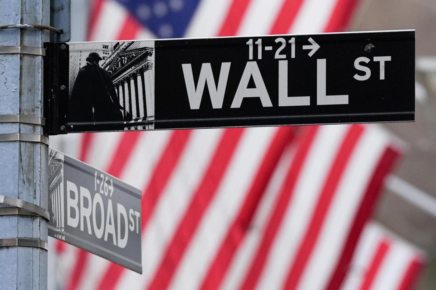 SEC chief wants to ease rules for small-firm public offerings