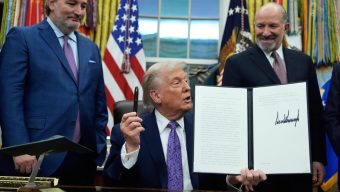 Trump signs executive order to block state AI regulations
