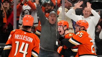 Ducks bounce back, edge red-hot Capitals in shootout
