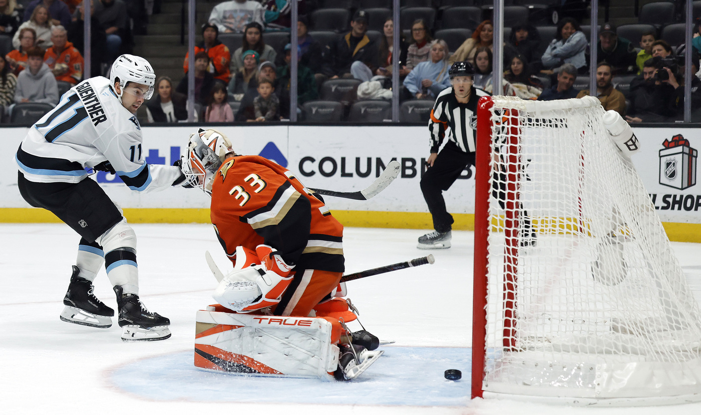 Mammoth hand Ducks their most lopsided loss of the season