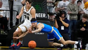 UCLA men’s late surge falls short at No. 25 Iowa