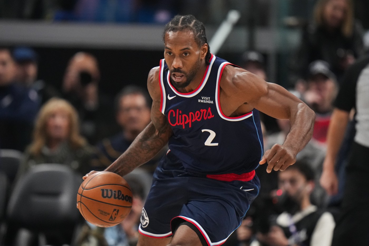 Clippers’ Kawhi Leonard sidelined by knee injury