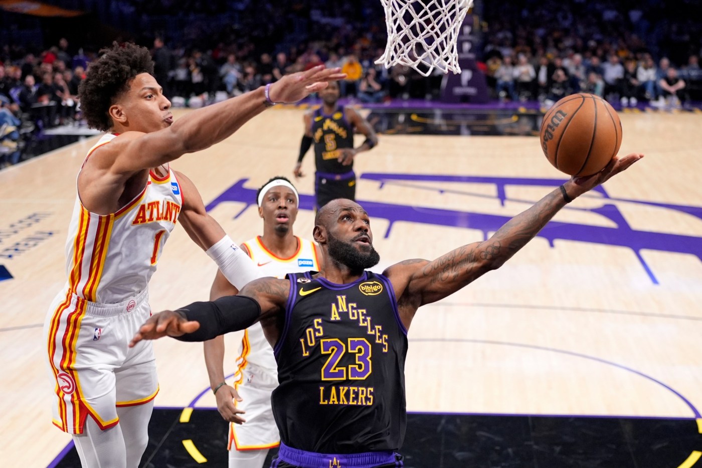 LeBron James barely misses triple-double as Lakers rout Hawks to end 3-game skid