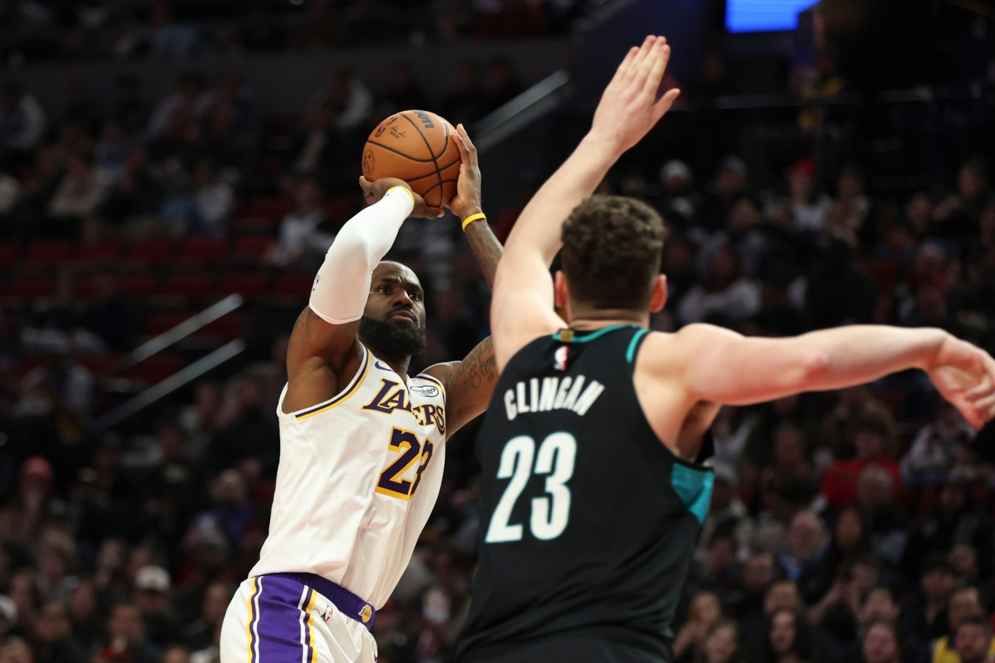 Short-handed Lakers fall to Blazers for 5th loss in 6 games