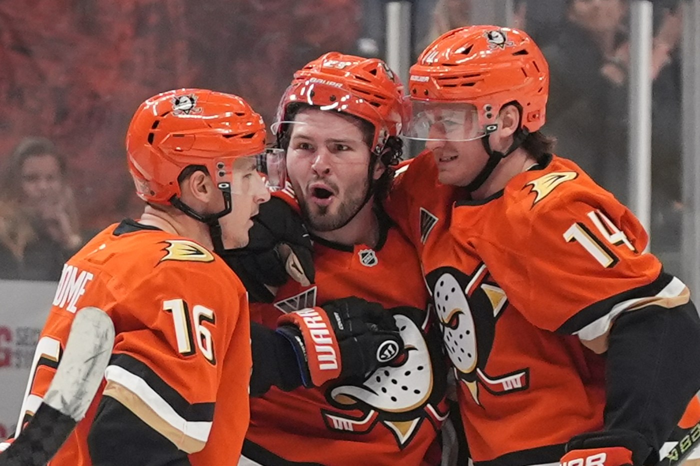 Ducks hold off struggling Rangers for 4th straight win