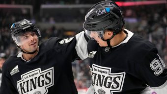 Kings beat slumping Rangers to snap 4-game skid