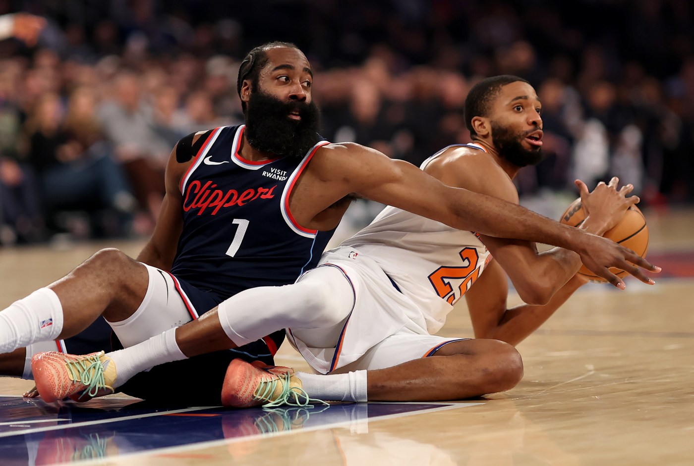 Clippers outplayed in 4th quarter of loss to Knicks