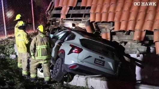 Car flies off 101 Freeway, crashes into roof at Woodland Hills strip mall