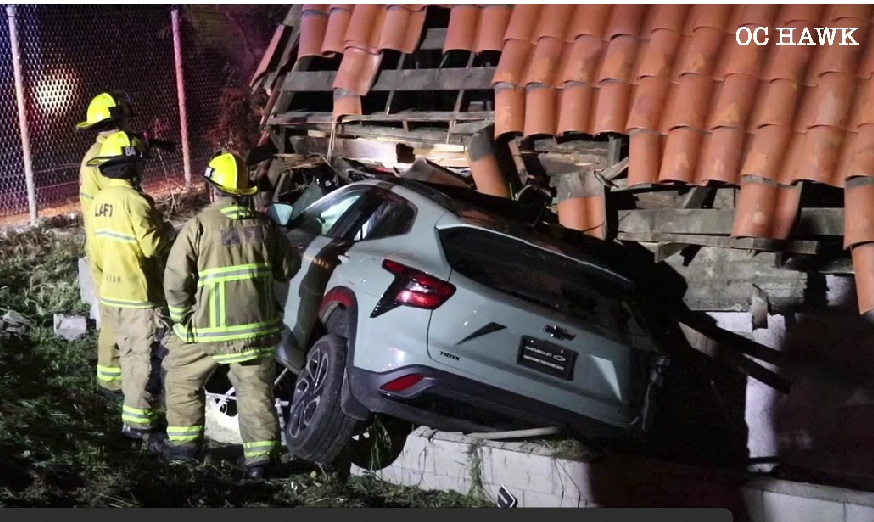 Car flies off 101 Freeway, crashes into roof at Woodland Hills strip mall