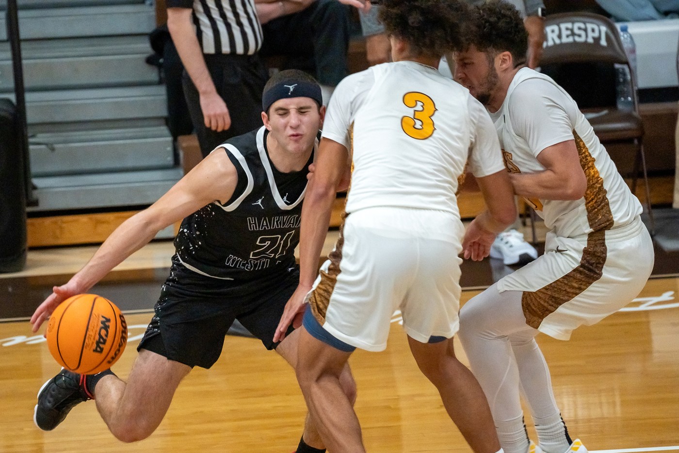 Harvard-Westlake boys basketball rolls past Crespi