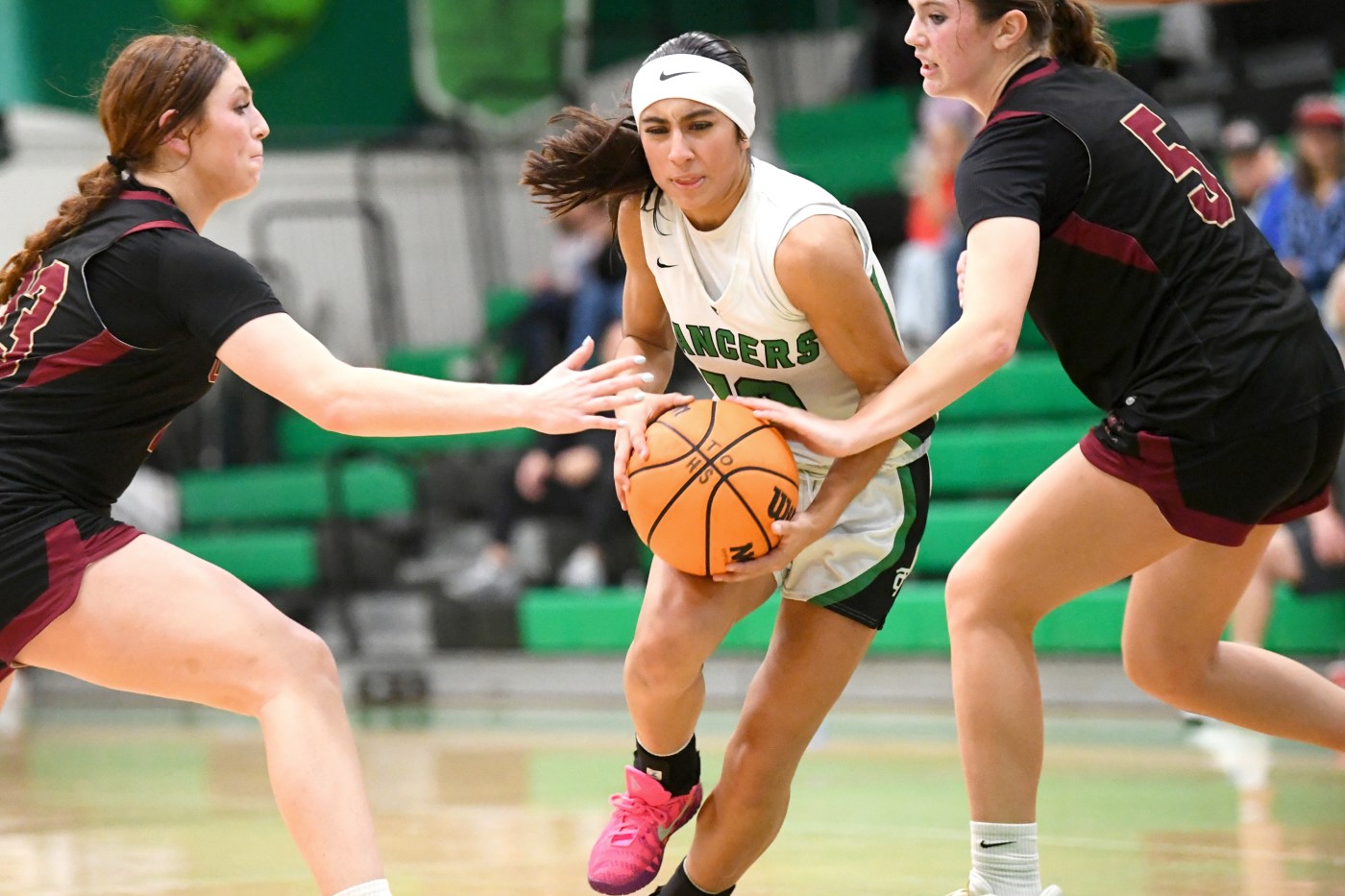 Thousand Oaks girls basketball survives physical battle with Oaks Christian