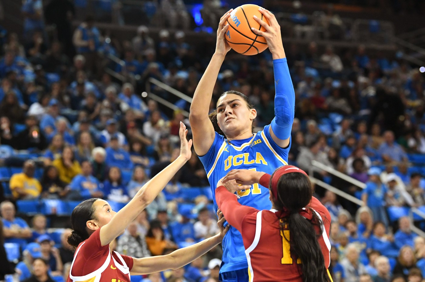 No. 4 UCLA women rout rival No. 17 USC